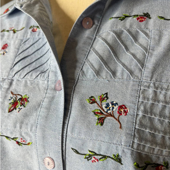 Napa Valley Chambray Shirt with Patches Pleats and Embroidery Size Small - Picture 2 of 5